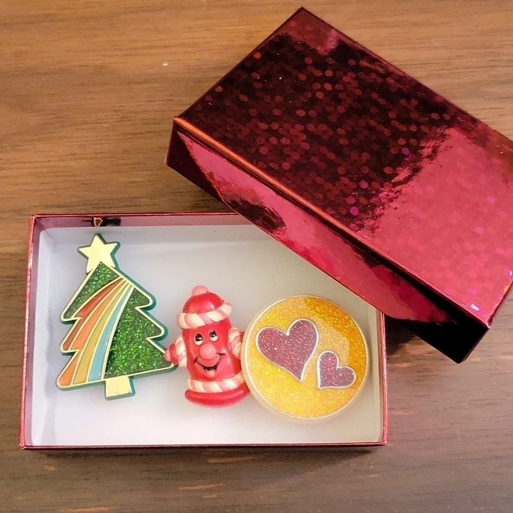 Set of 3 vintage pins